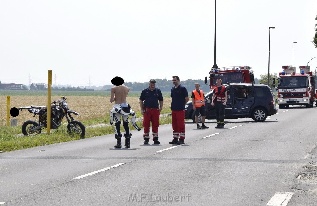 Schwerer Krad Pkw Unfall Koeln Porz Libur Liburer Landstr (Krad Fahrer nach Tagen verstorben) P040.JPG - Miklos Laubert